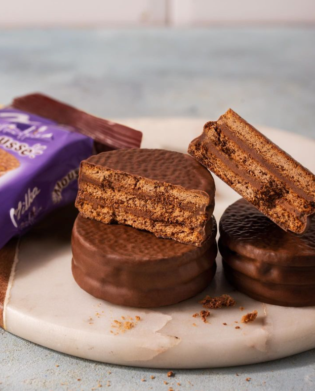 Milka Alfajor Triple with chocolate Mousse